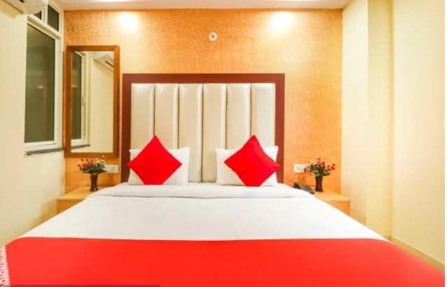 Hotel O Discovery Inn Nuova Delhi Esterno foto