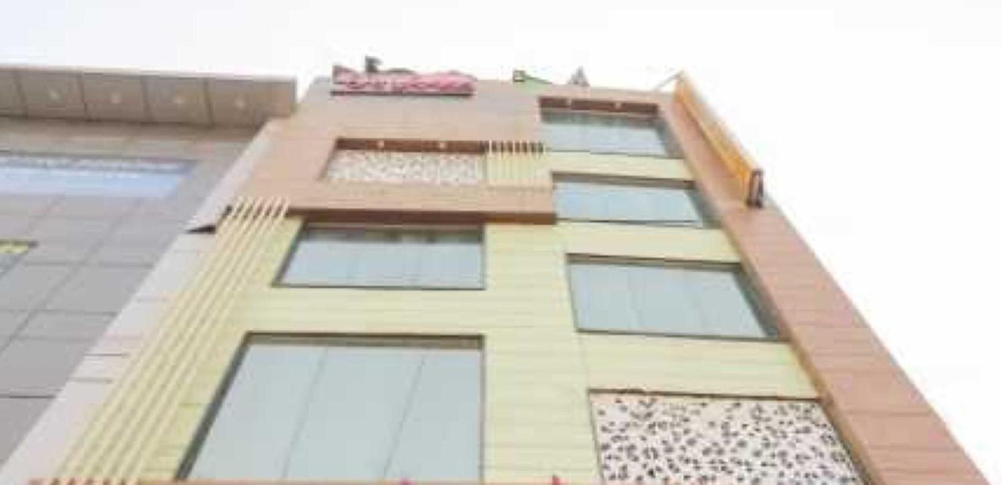 Hotel O Discovery Inn Nuova Delhi Esterno foto